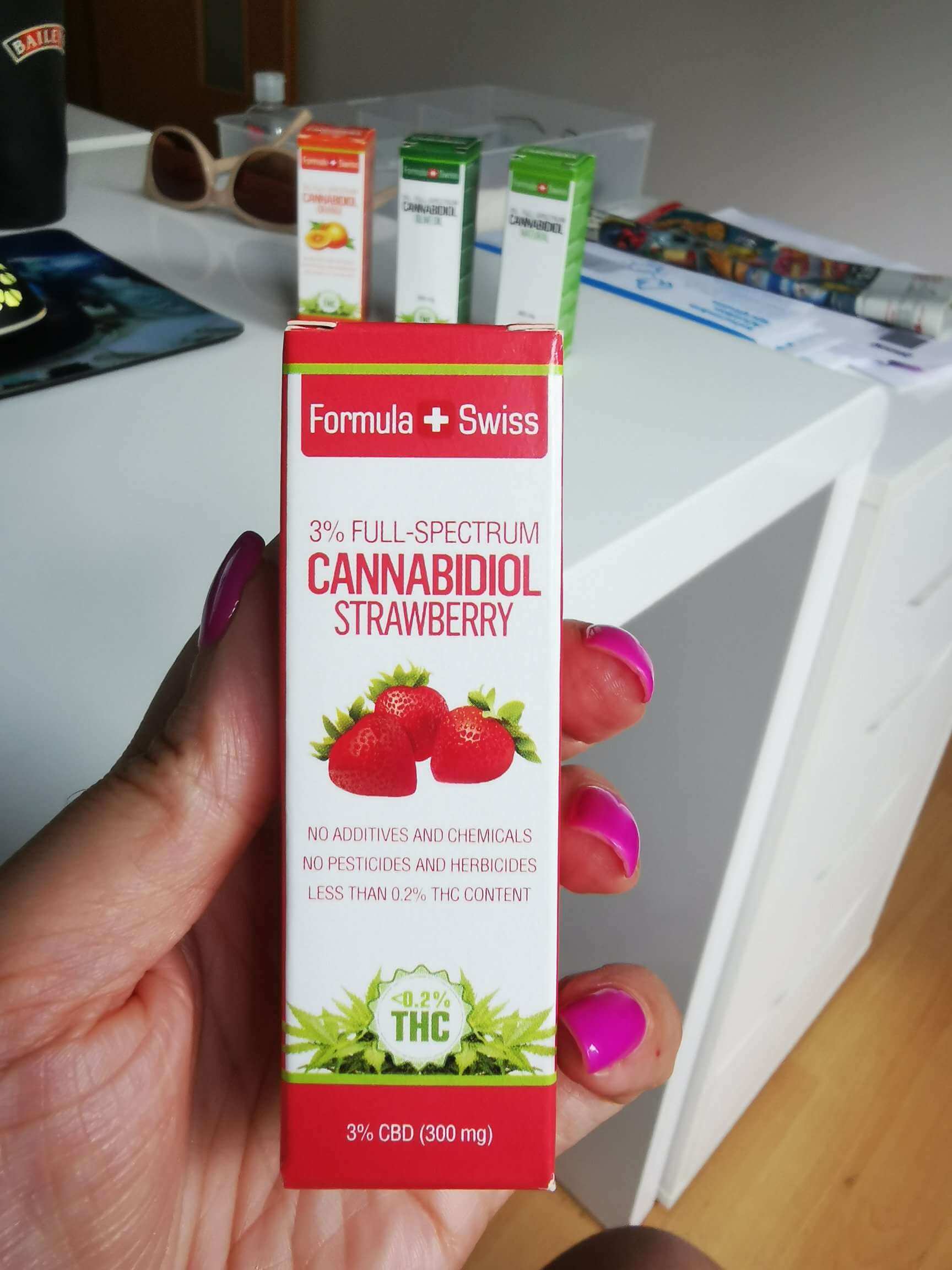 Olio di CBD biologico svizzero in olio di fragola
