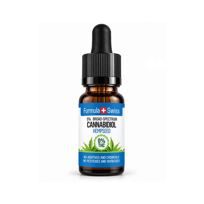 Flacone ambrato di olio di CBD Formula Swiss in olio di semi di canapa, etichetta bianca con bande blu e foglie di canapa